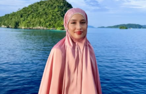 Lebaran Unik Cinta Laura di Raja Ampat, Salat Id di Atas Kapal hingga Santap Opor Ayam